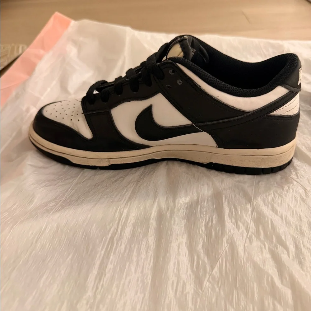 Nike Kids Black and White Low-Top Sneakers (Panda)